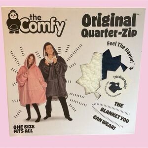 COMFY WEARABLE BLANKET WITH 1/4 ZIPPER AND HOODIE IN ROYAL BLUE